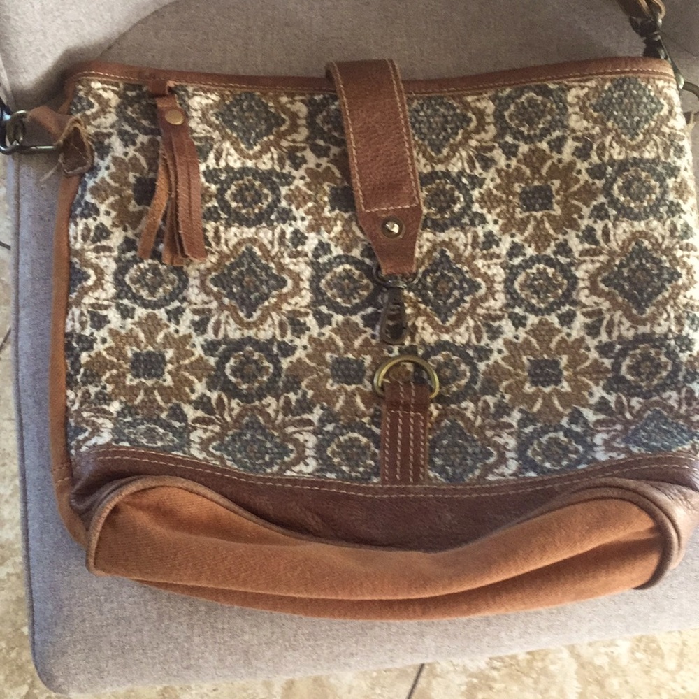 Myra Bag Crossbody